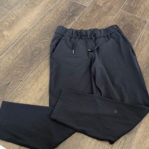 Lululemon on the fly pant size 6
